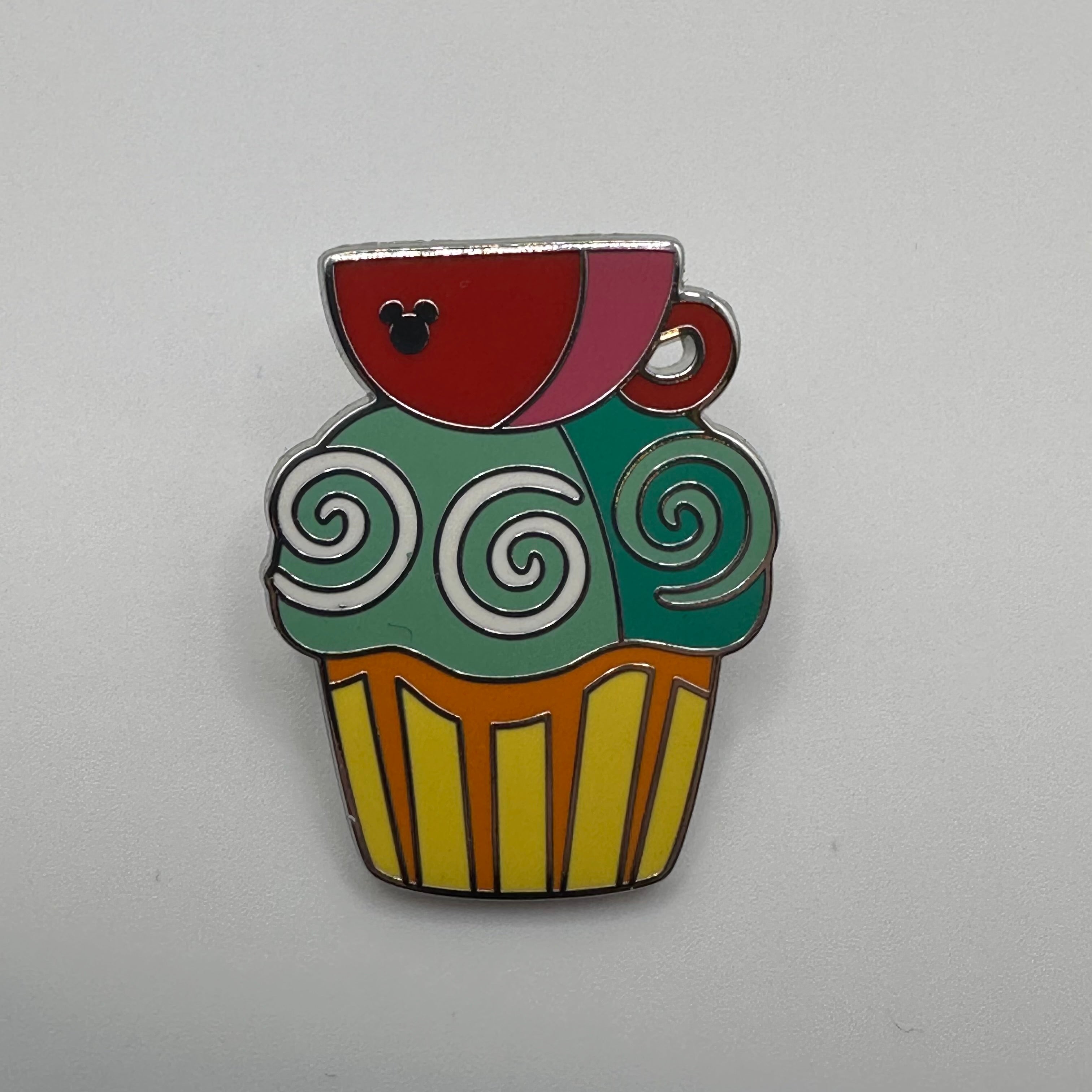 2025 - Disneyland - Cupcake - Alice in Wonderland - Mad Tea Party - Disney Pin