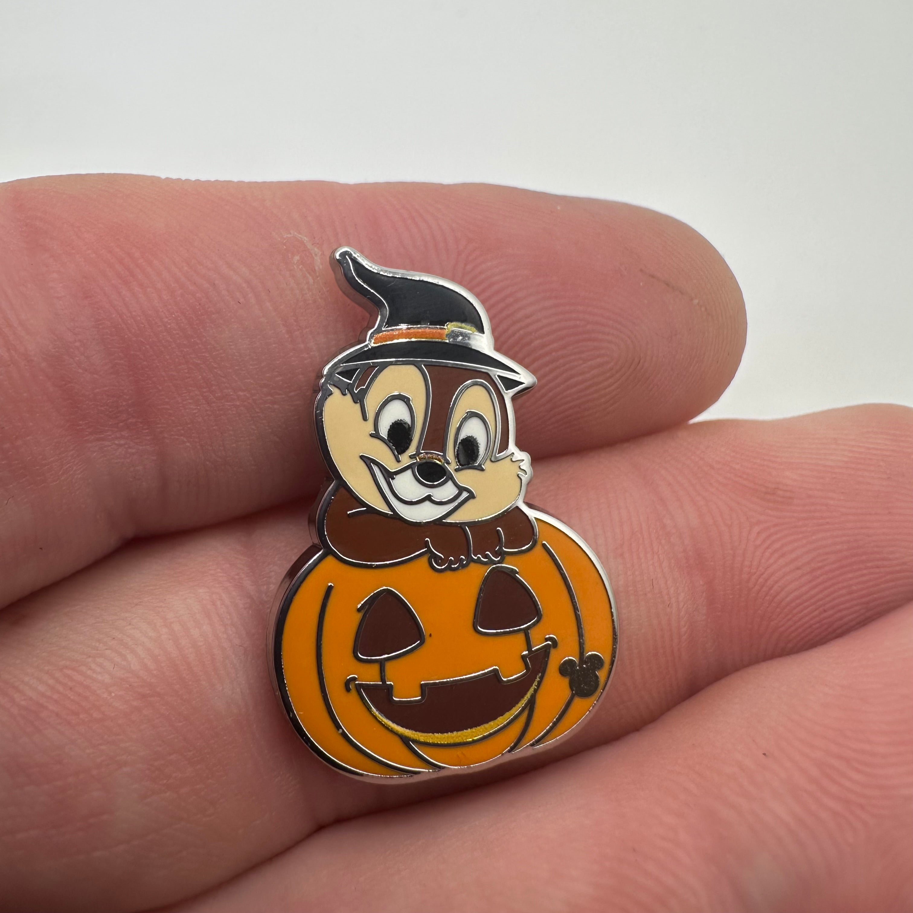 2026 - Chip And Dale - Chip in Pumpkin - Halloween - Hidden Disney - Disney Pin