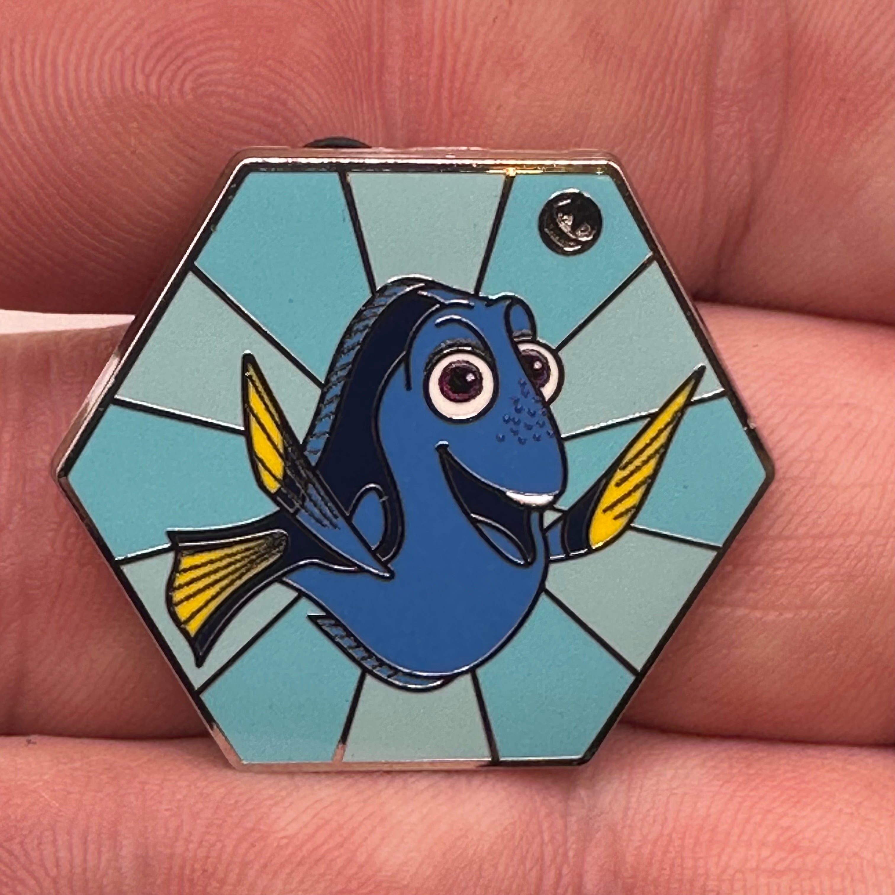2026 - Finding Nemo - Dory - Hidden Disney - Hexagon - Disney Pin