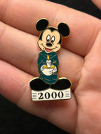 2000 - Mickey Mouse - Candlelight Processional - DLR - Disney Pin