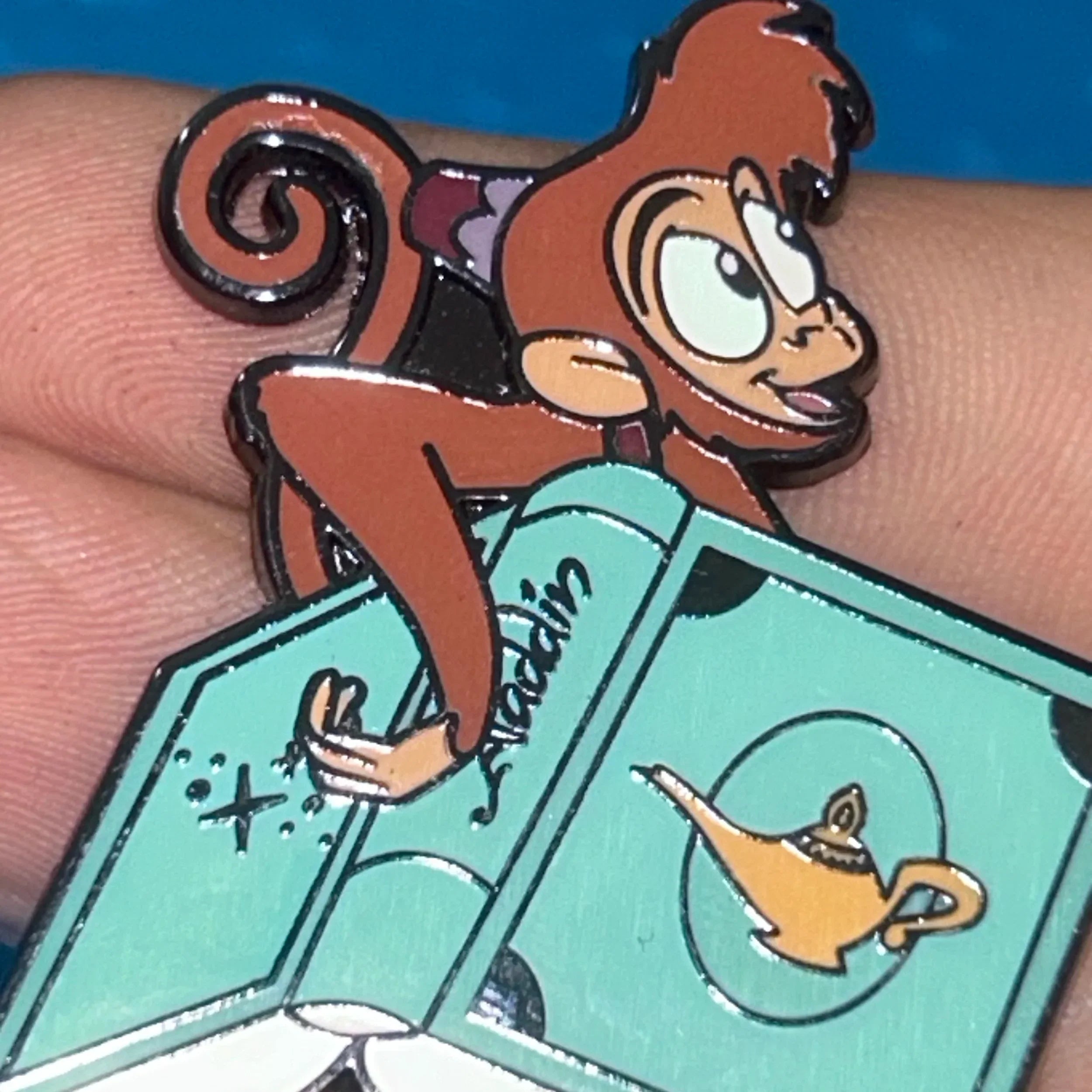 Loungefly - Abu With Book - Aladdin - Disney Pin