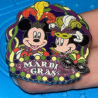 2013 - Mickey and Minnie Mouse - Mardi Gras - LE 2,000 - Pin