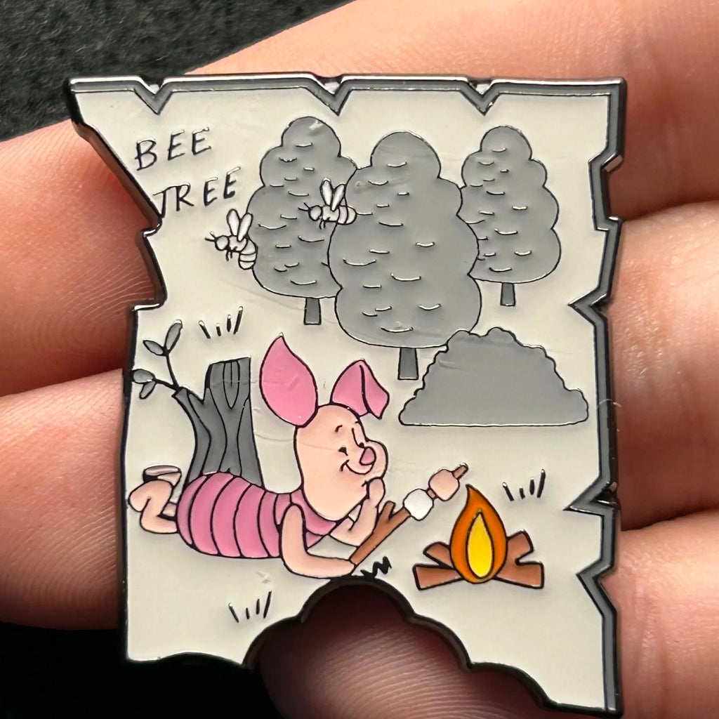 Loungefly - Piglet roasting Marshmallow’s - Winnie the Pooh - Mystery Pin