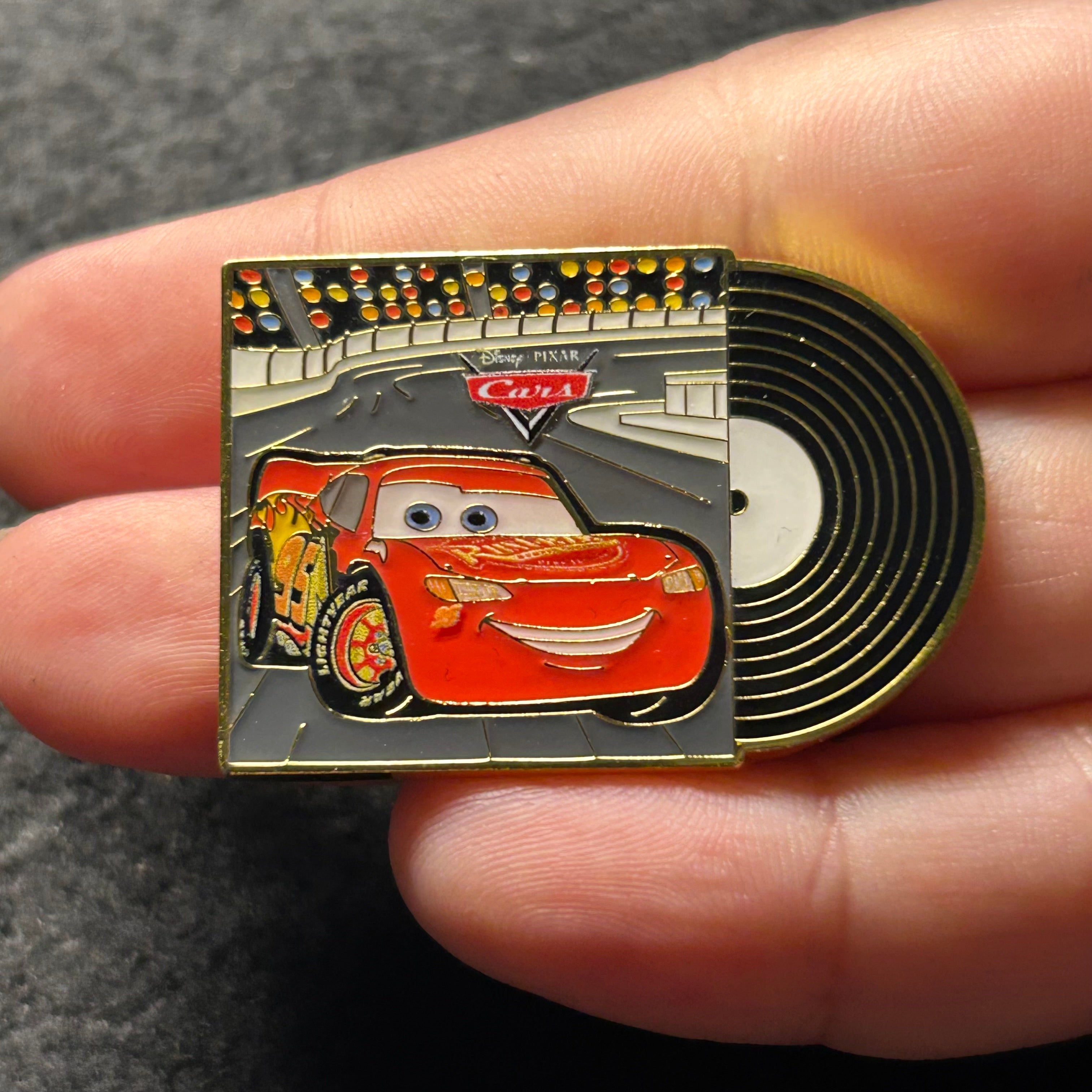 Loungefly -  Lightning McQueen -  Record - Cars - Disney Pin