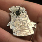 2019 - Donald Duck Present - Hidden Mickey - Disney Pin