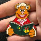 2022 - Fozzie Bear - Muppets Studio - Christmas Caroling - LR - Disney Pin