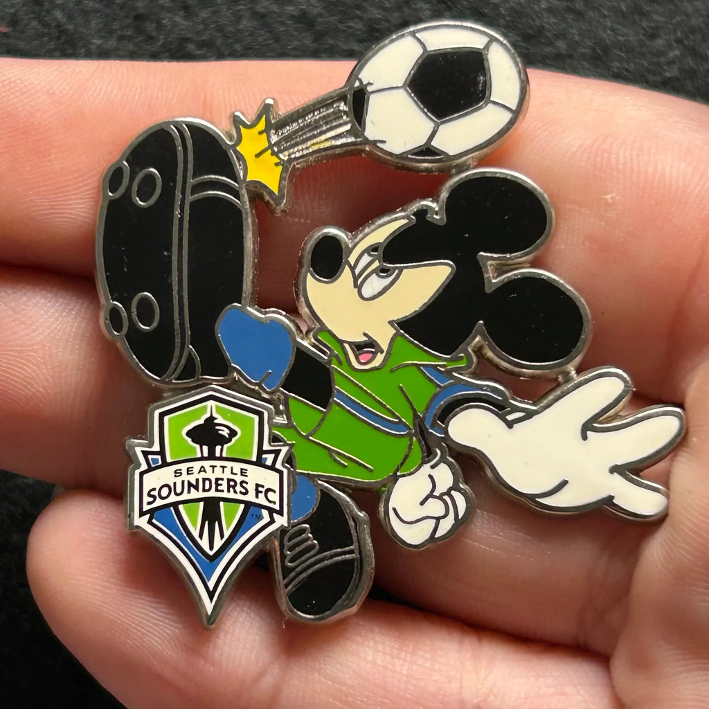 2016 - Mickey Mouse Kicking Ball -  Seattle Sounders - Soccer Series - Disney Pin