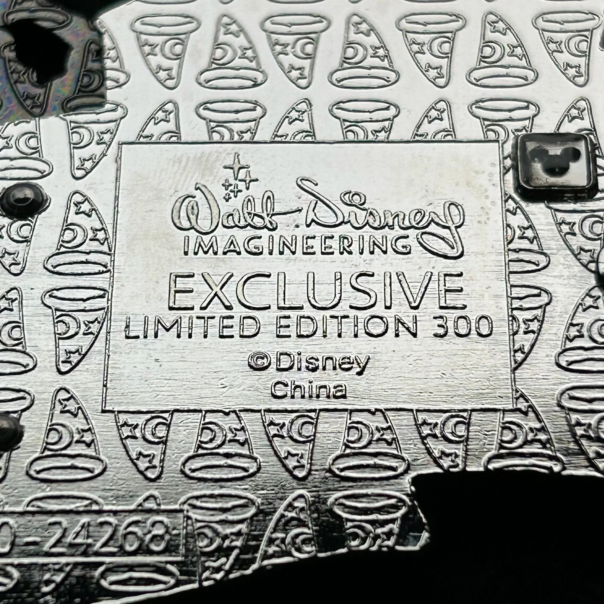 2025 - Cruella de Vil - Off the Page Series - WDI - LE 300 - Disney Pin