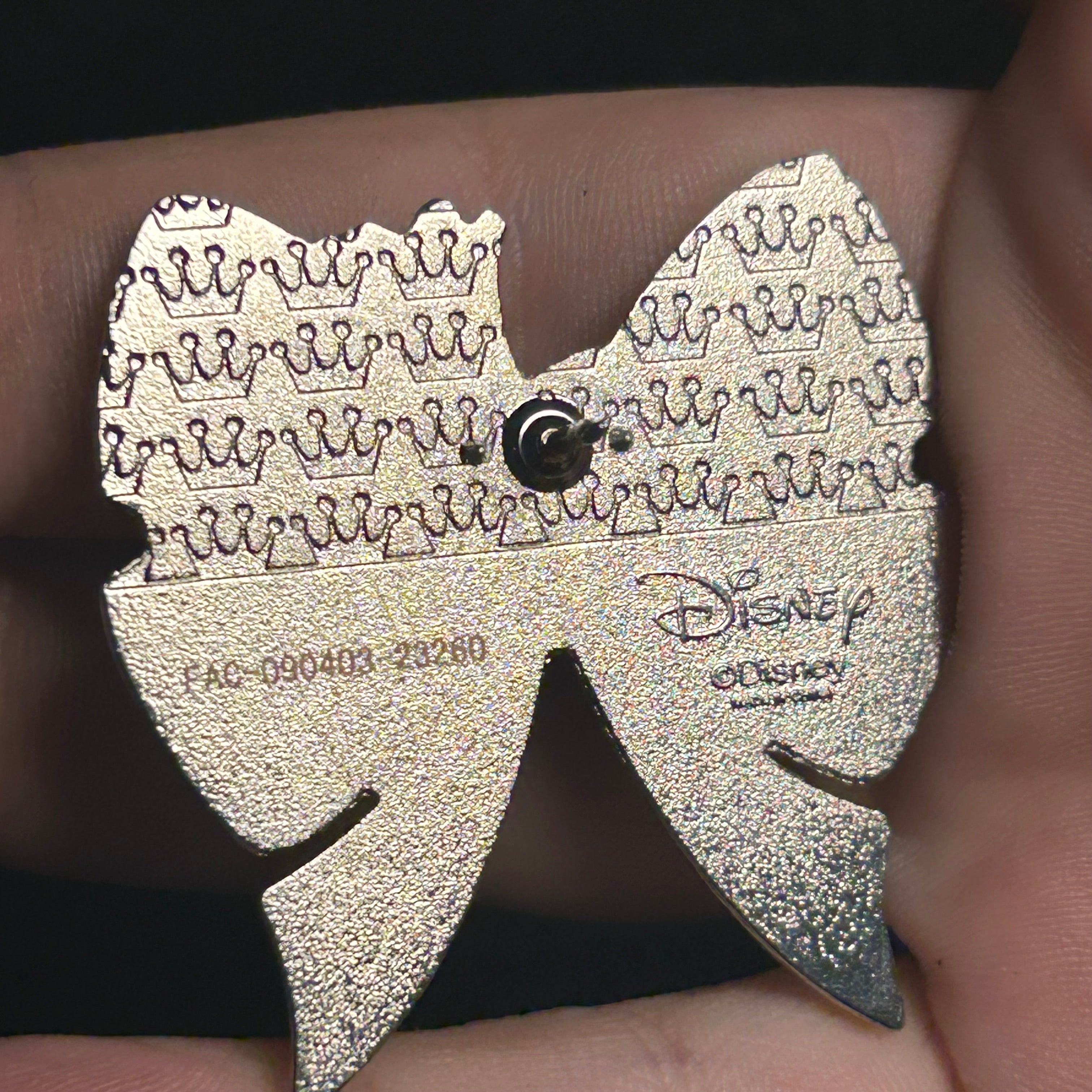 Loungefly - Queen of Hearts Ribbon - Alice in Wonderland - Disney Pin