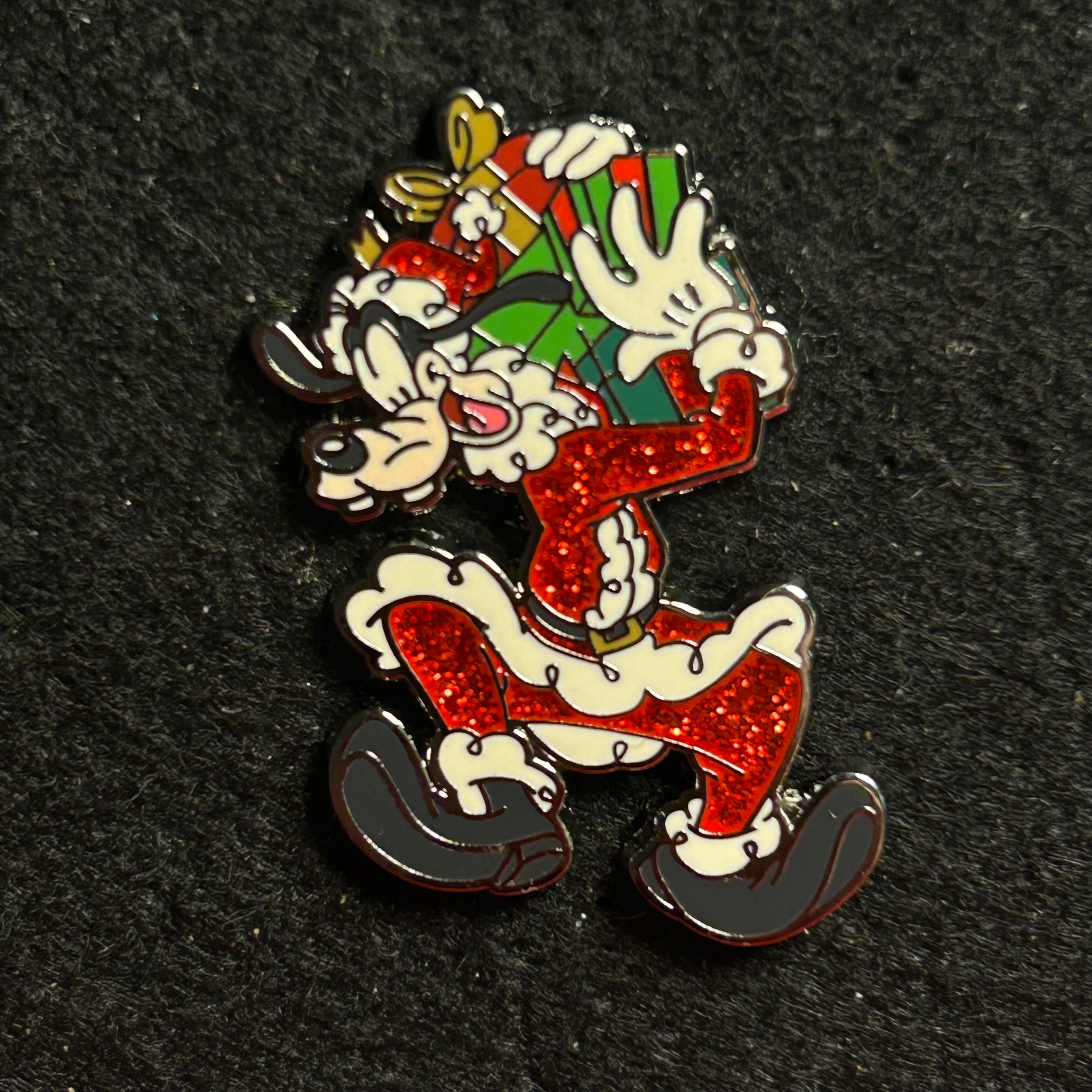 2025 - Goofy Dressed as Santa with Presents - Disney Pin