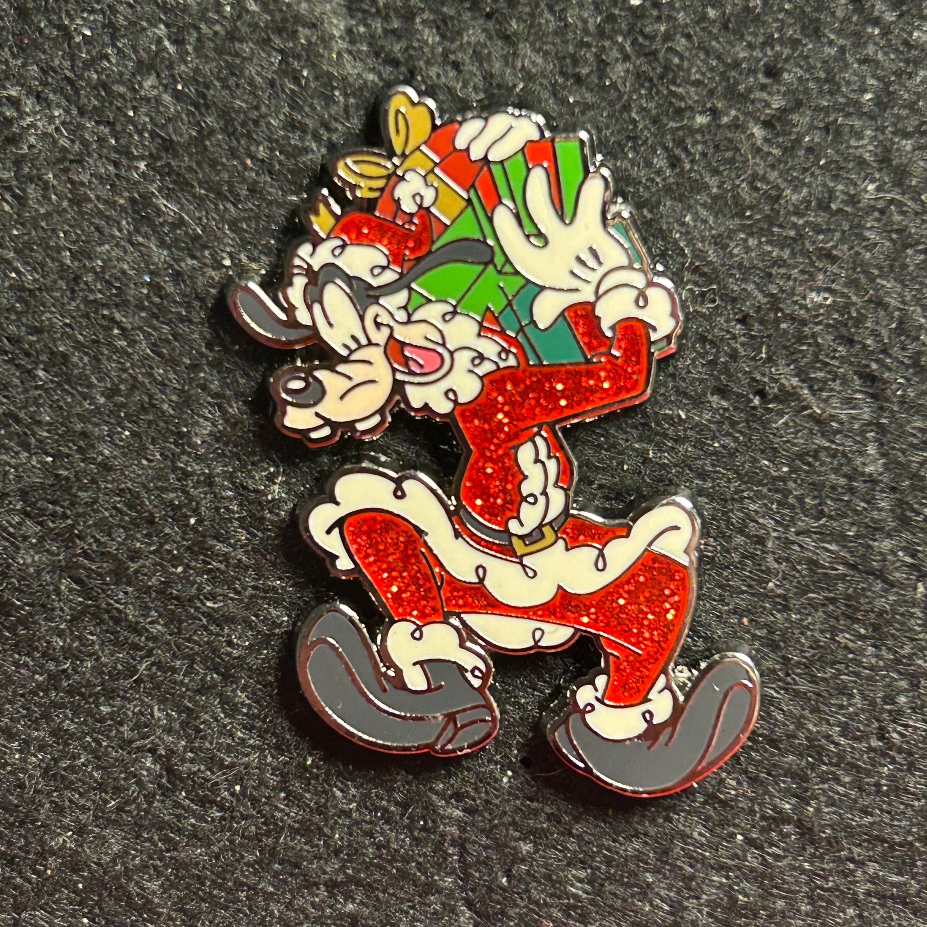 2025 - Goofy Dressed as Santa with Presents - Disney Pin
