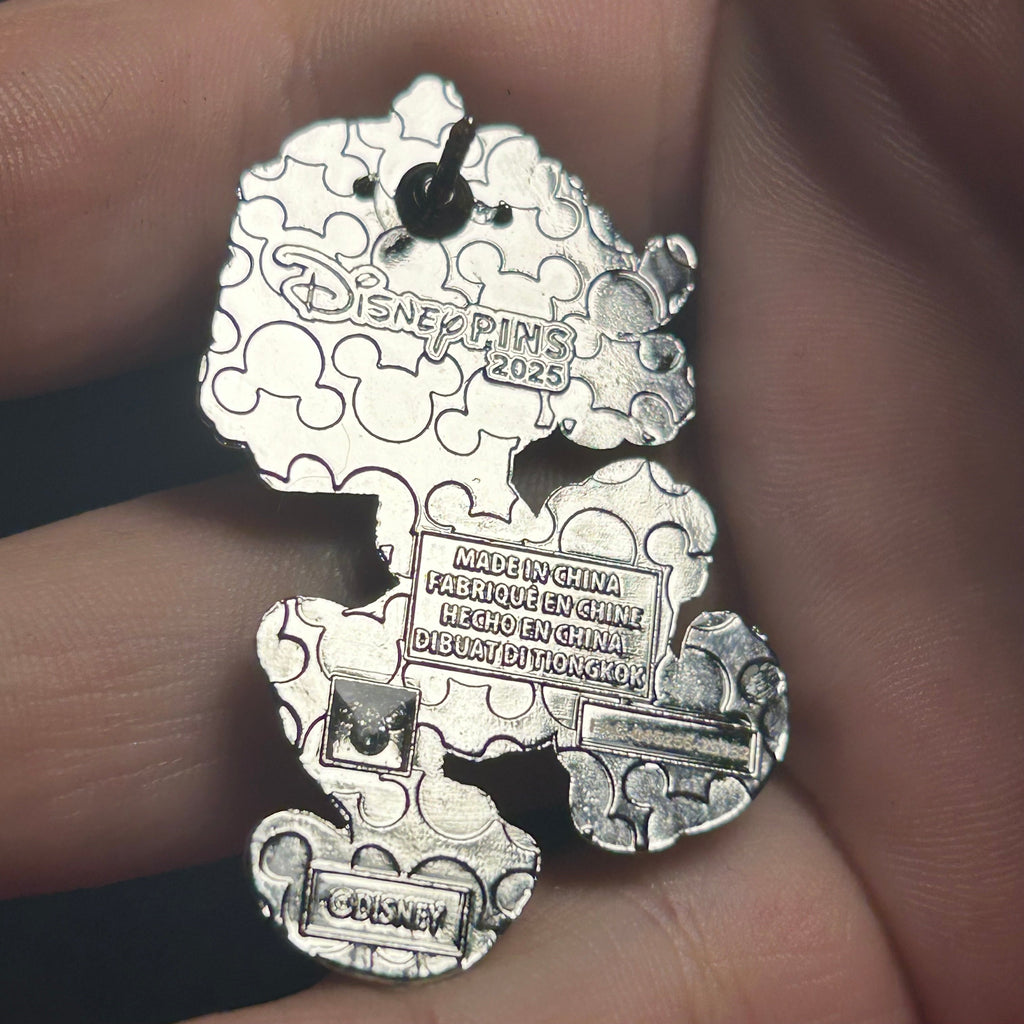 2025 - Goofy Dressed as Santa with Presents - Disney Pin