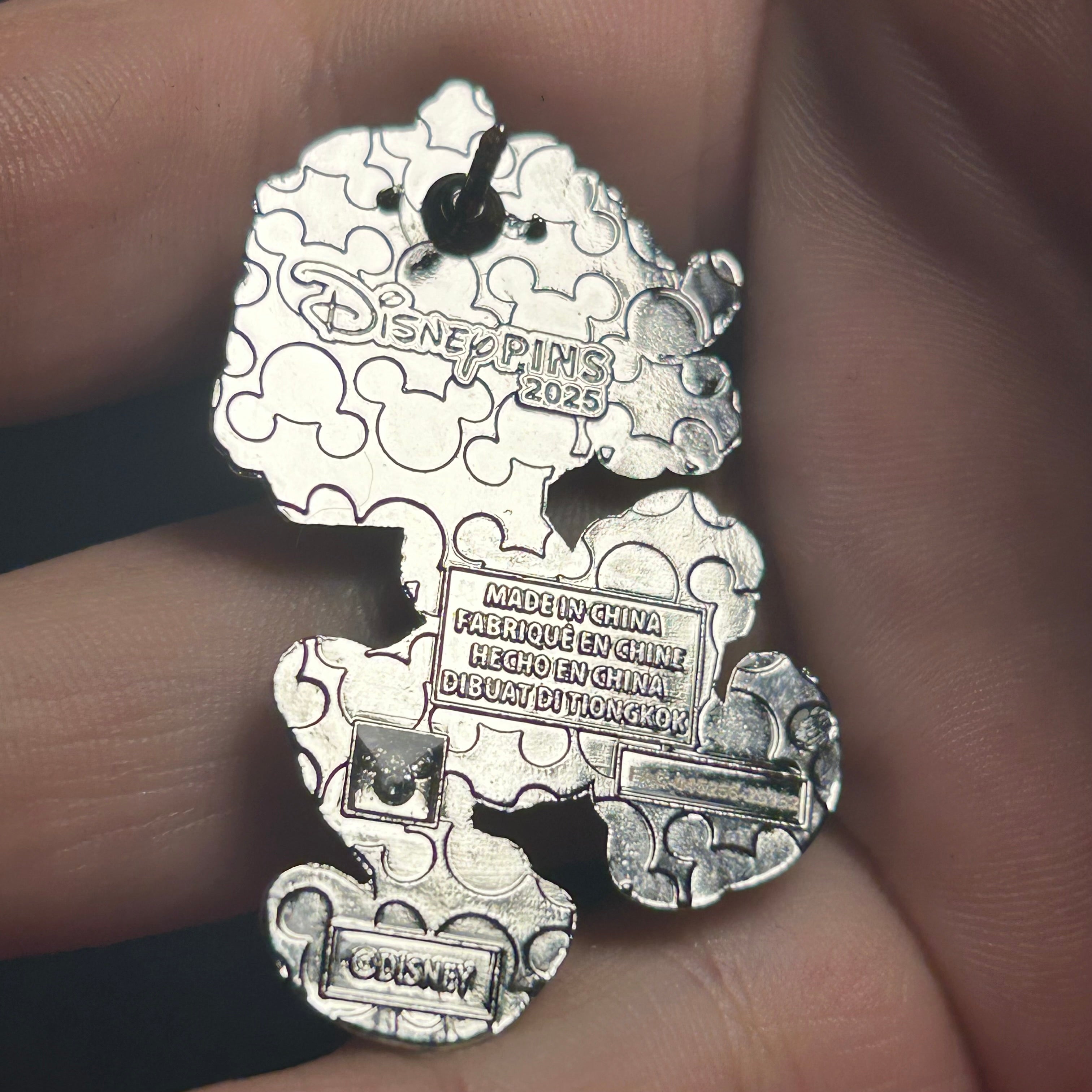 2025 - Goofy Dressed as Santa with Presents - Disney Pin