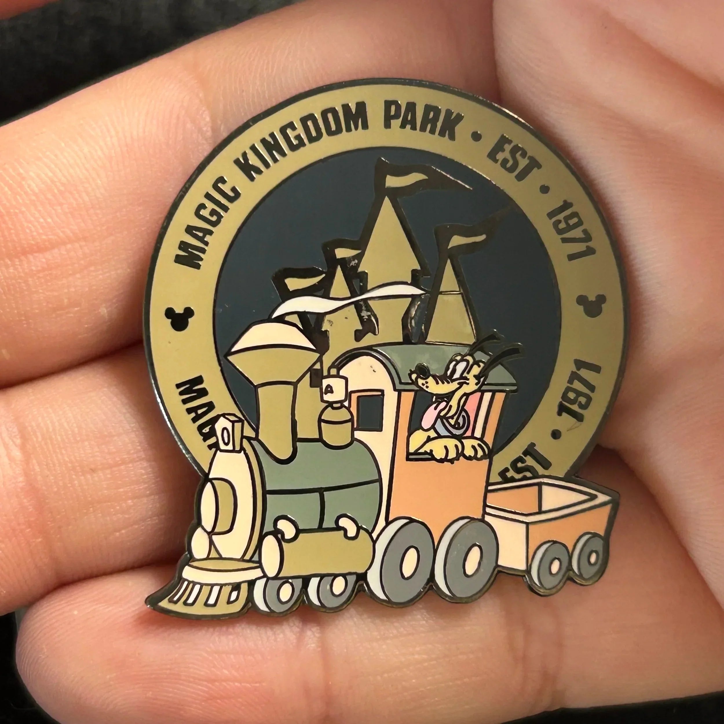 2000 - Pluto On Train - Magic Kingdom Est. 1971 -  LE 7,500 - Disney Pin
