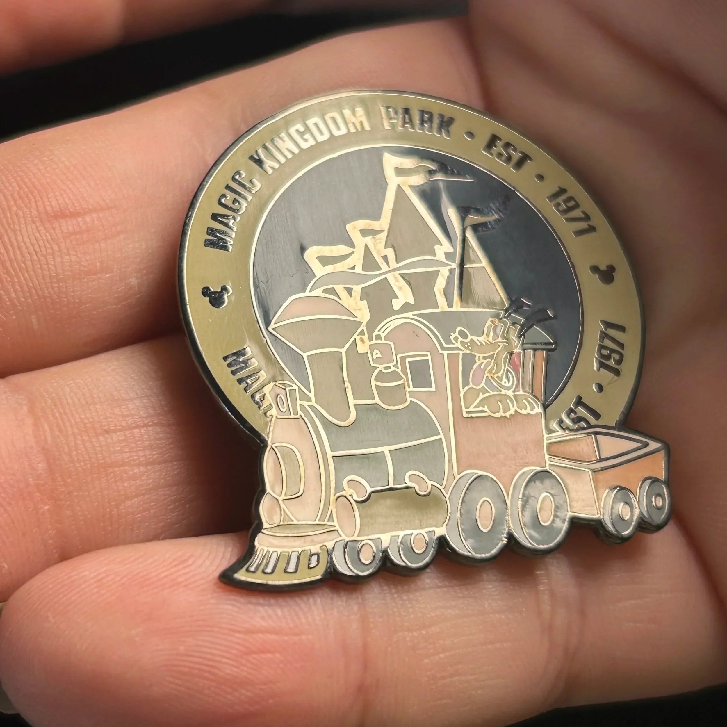 2000 - Pluto On Train - Magic Kingdom Est. 1971 -  LE 7,500 - Disney Pin
