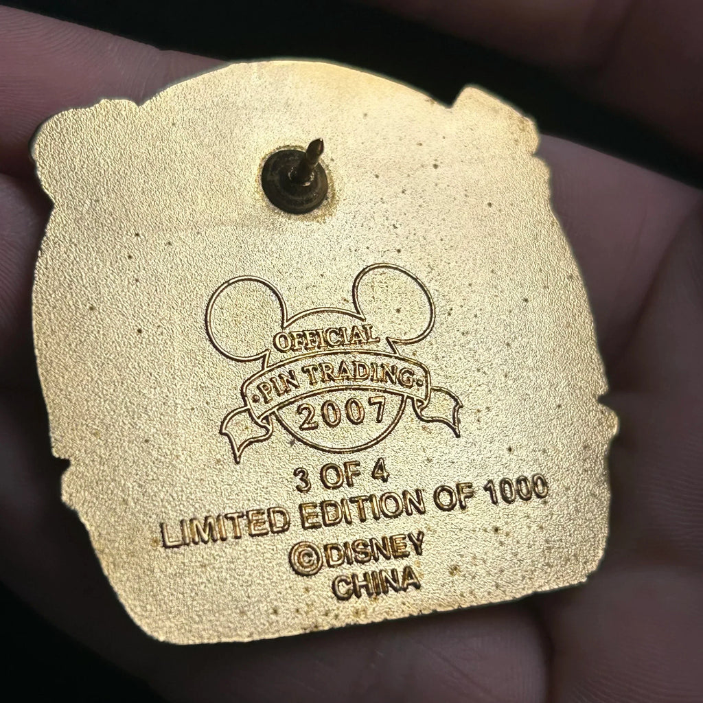 2007 - Chip and Dale Sharing Peanuts - Spring - LE 1,000 - Disney Pin