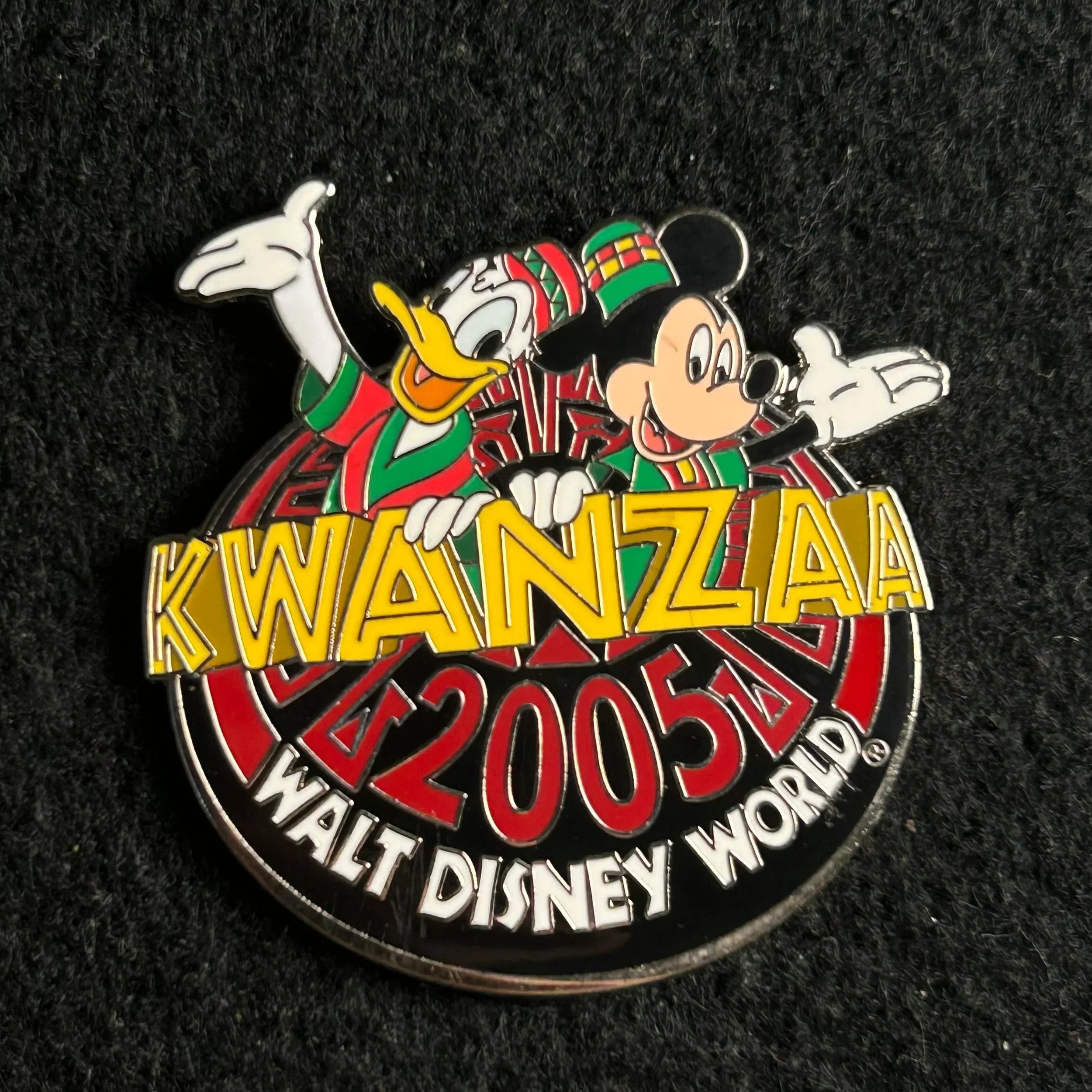 2005 - Mickey and Donald - Kwanzaa - WDW - LE 500 - Disney Pin