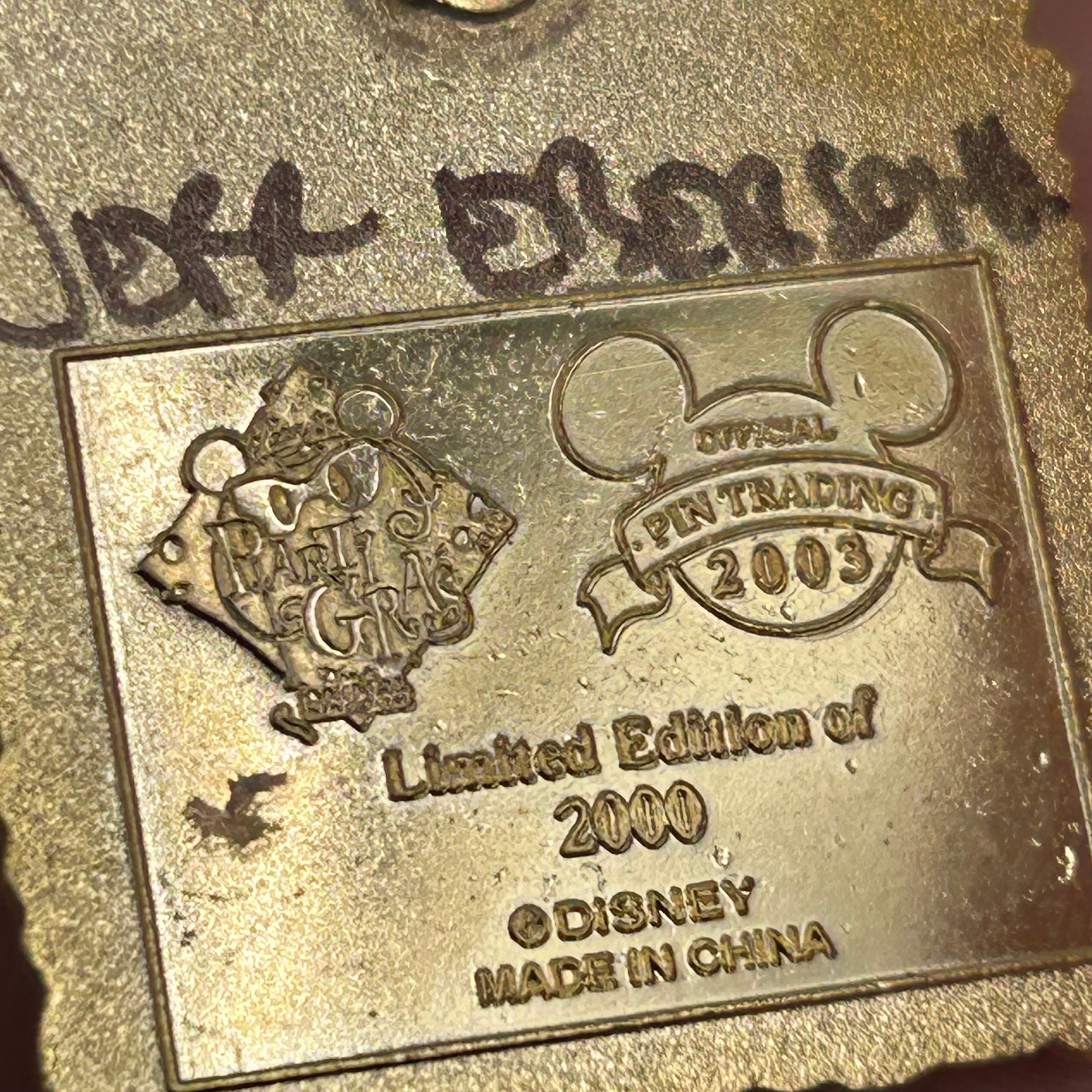 2003 -  LE 2,000 - Mickey Mardi Gras - Disney Pin *signed by artist*