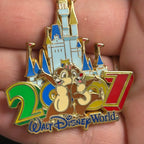 2007 - Chip and Dale - Castle - WDW - Pin on Pin