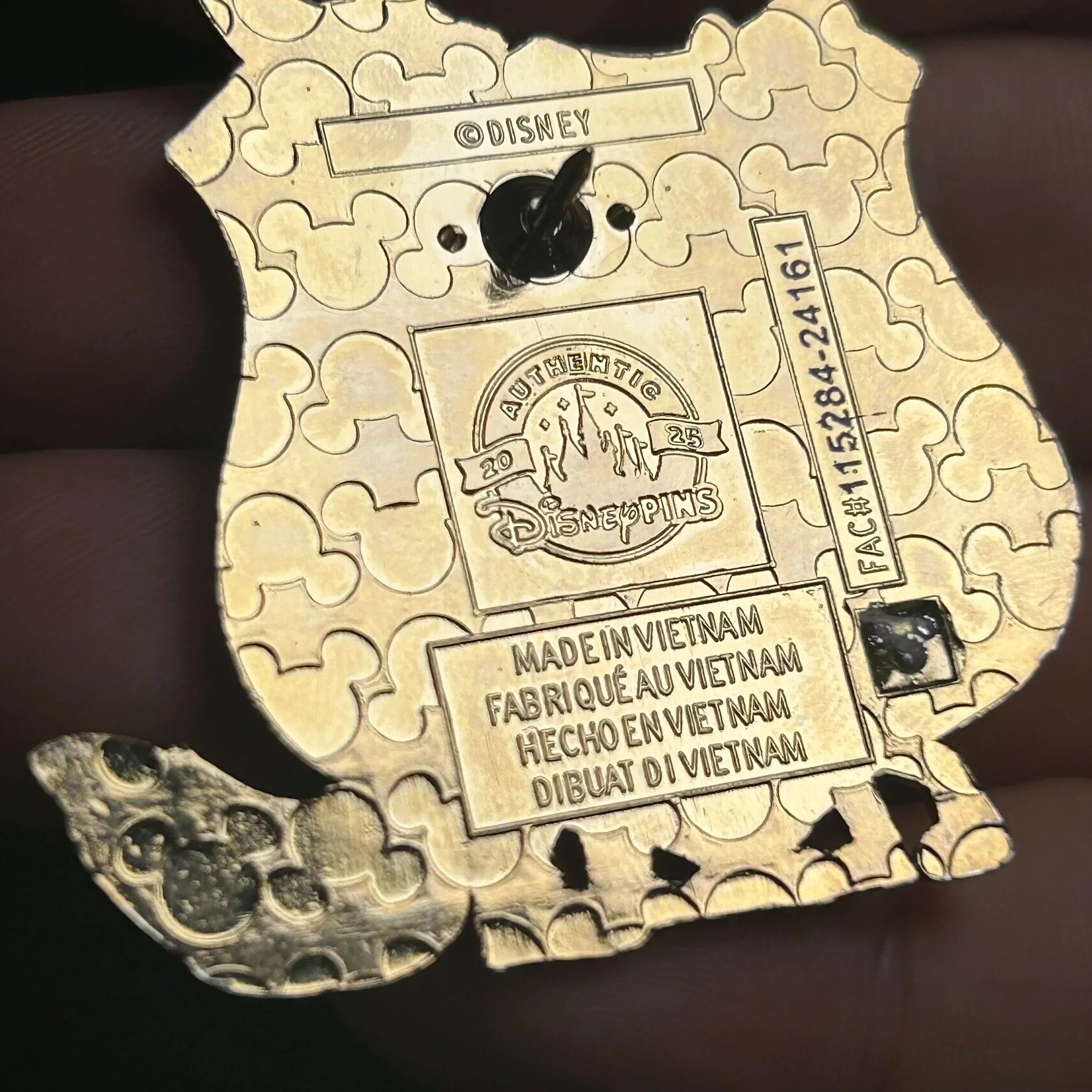 2025 - Judy Hopps and Nick Wilde - Gold Police Badge - Zootopia - Disney Pin