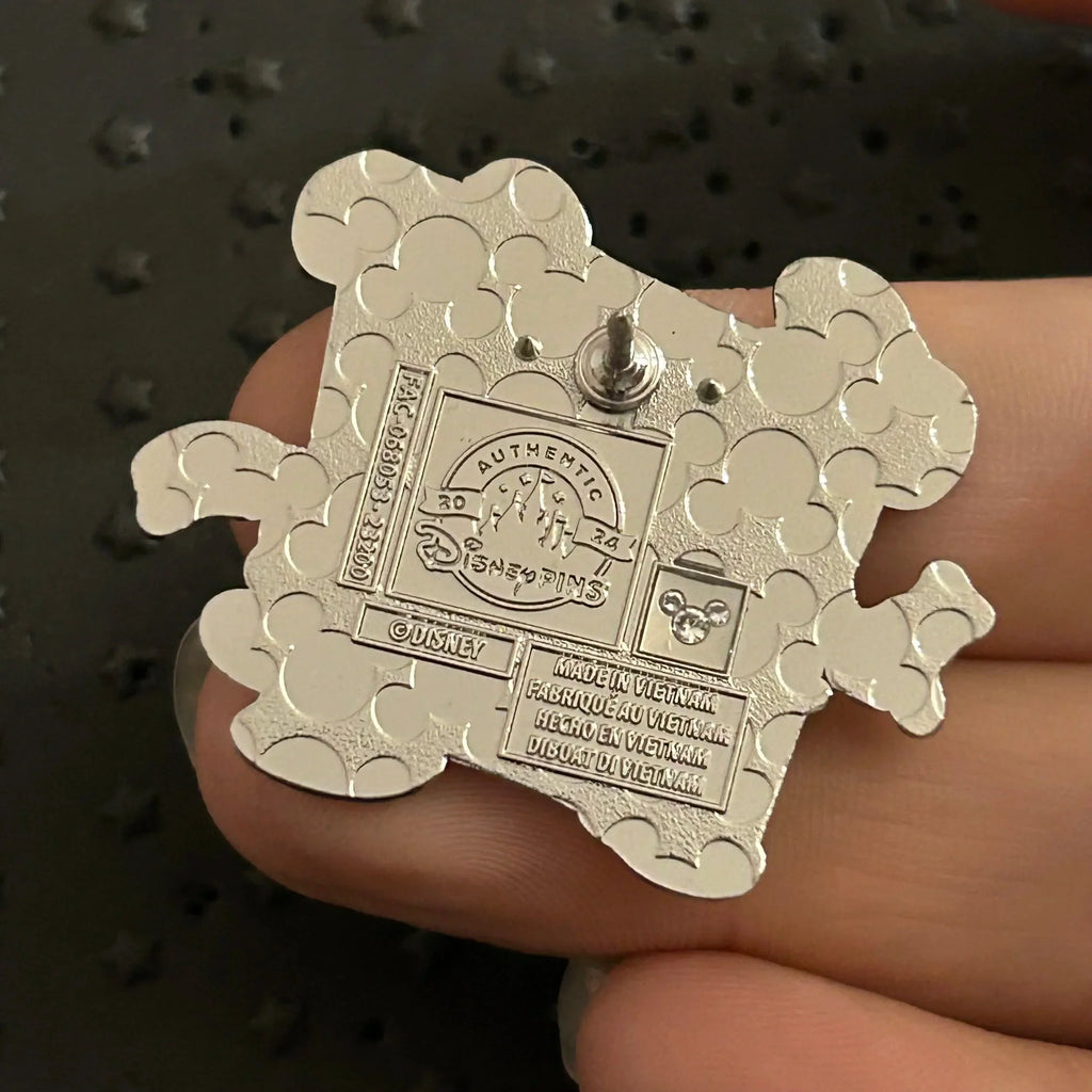 2024 - Mickey and Minnie - Holding Hands - Play in the Parks - Disney Pin