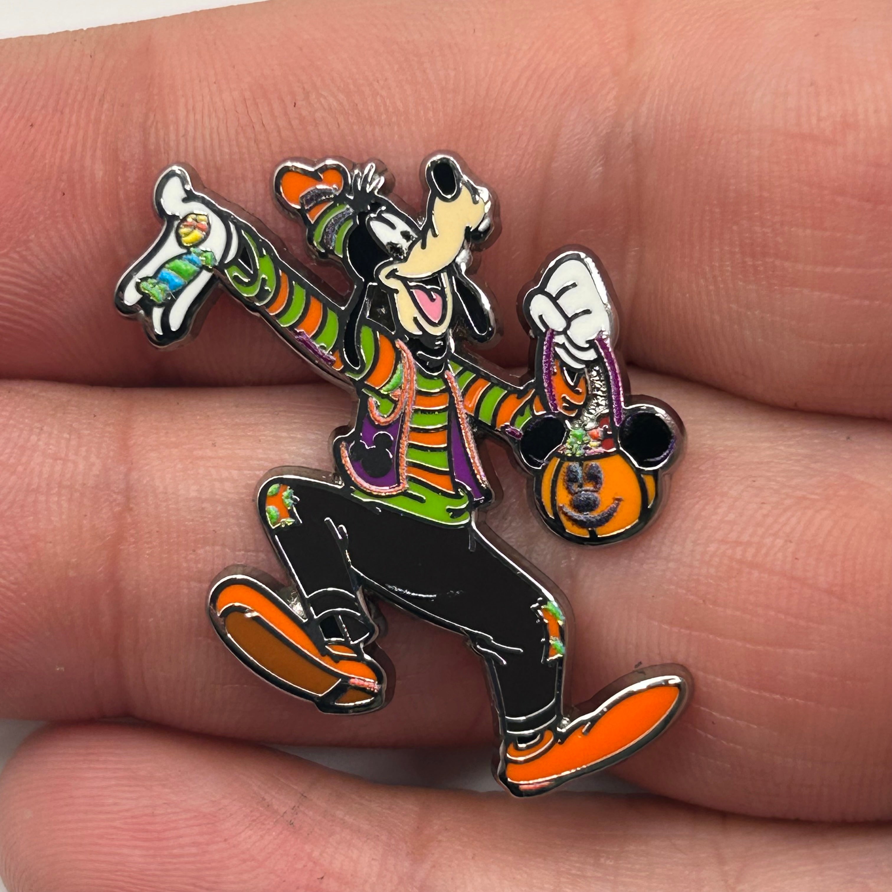 2025 - DL  - Goofy Halloween - Hidden Mickey - Disney Pin