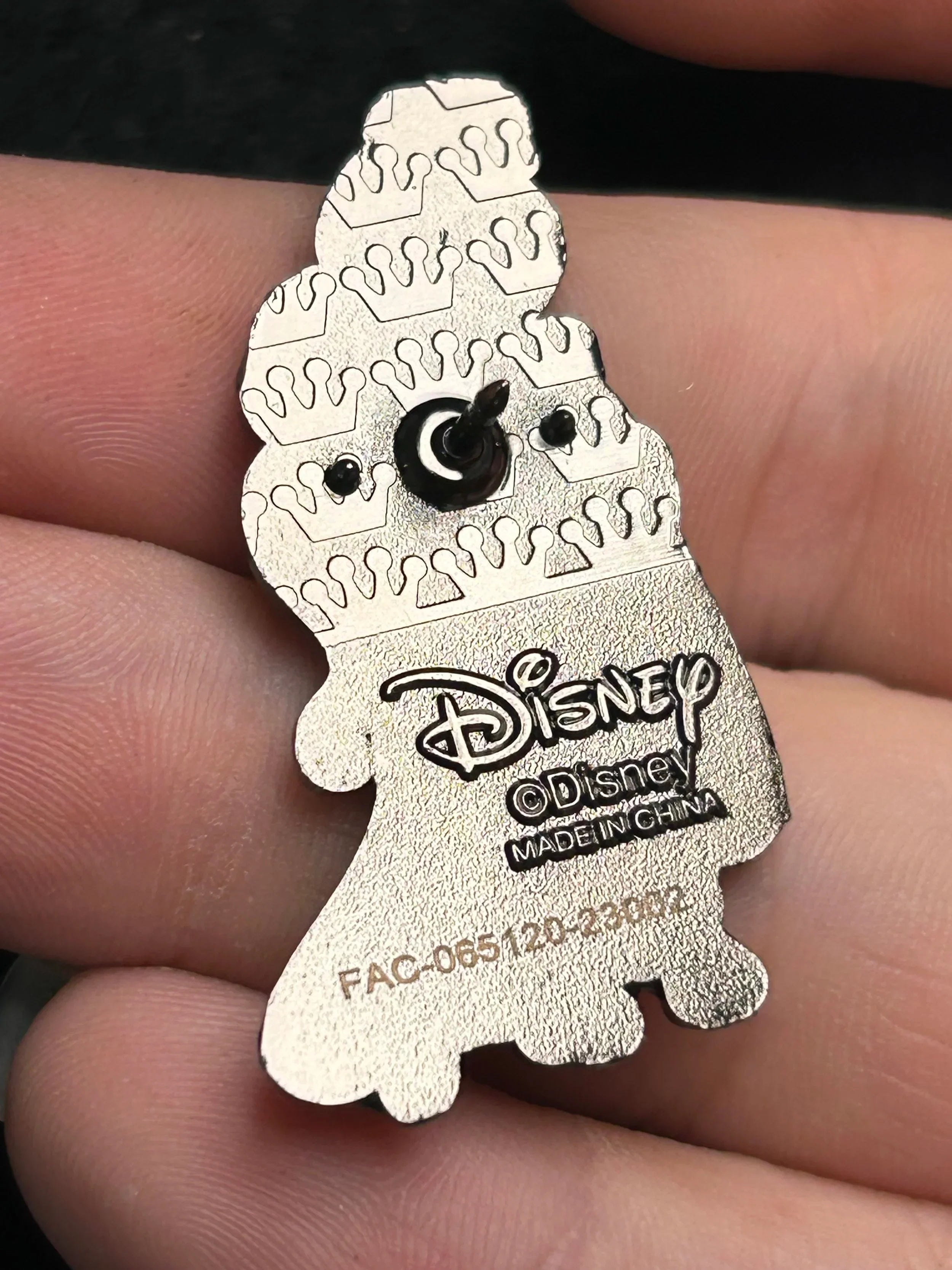 Loungefly - Jasmine and Aladdin - Holding Hands - Disney Pin