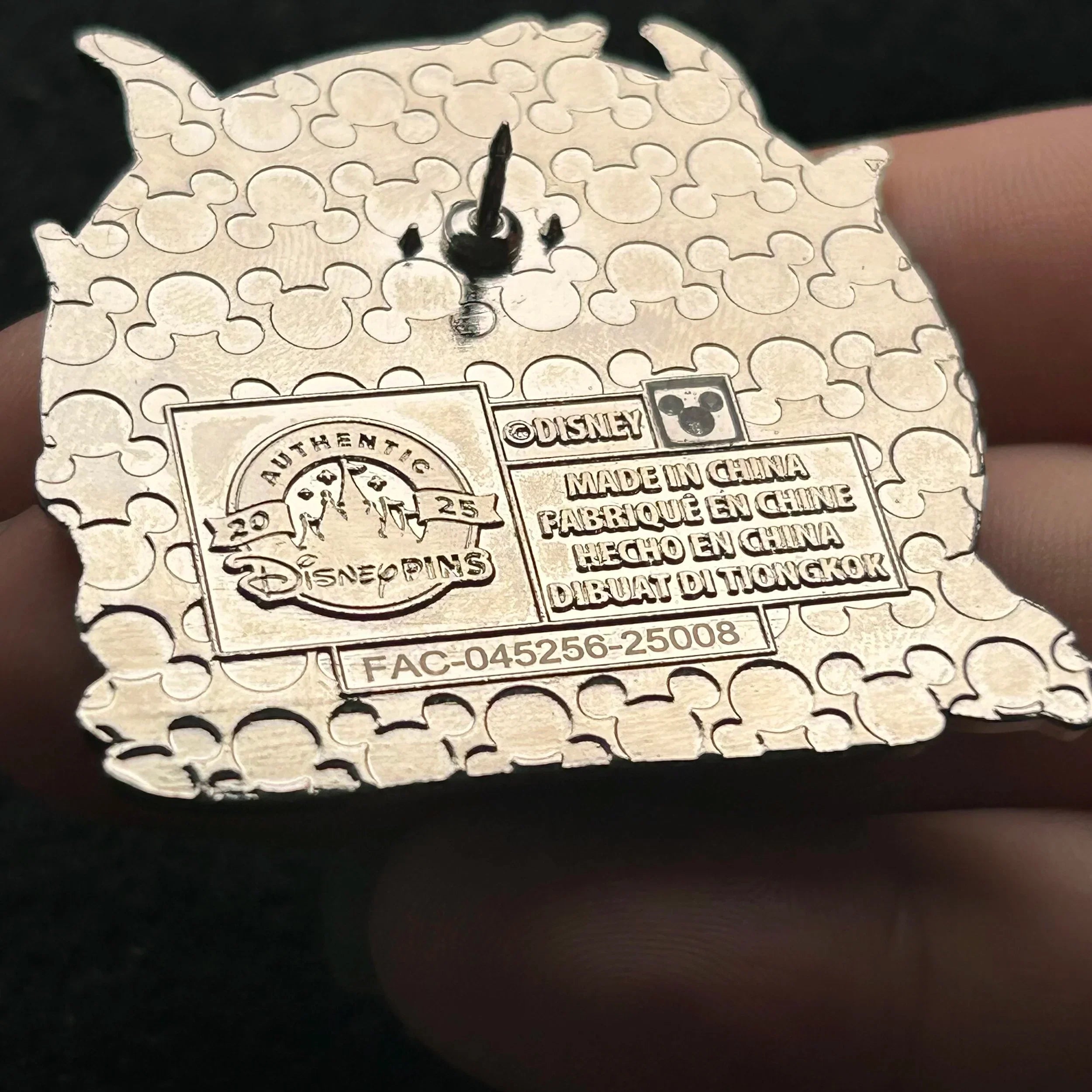 2025 - Chip and Dale - In Glove - In Grass - Disney Pin