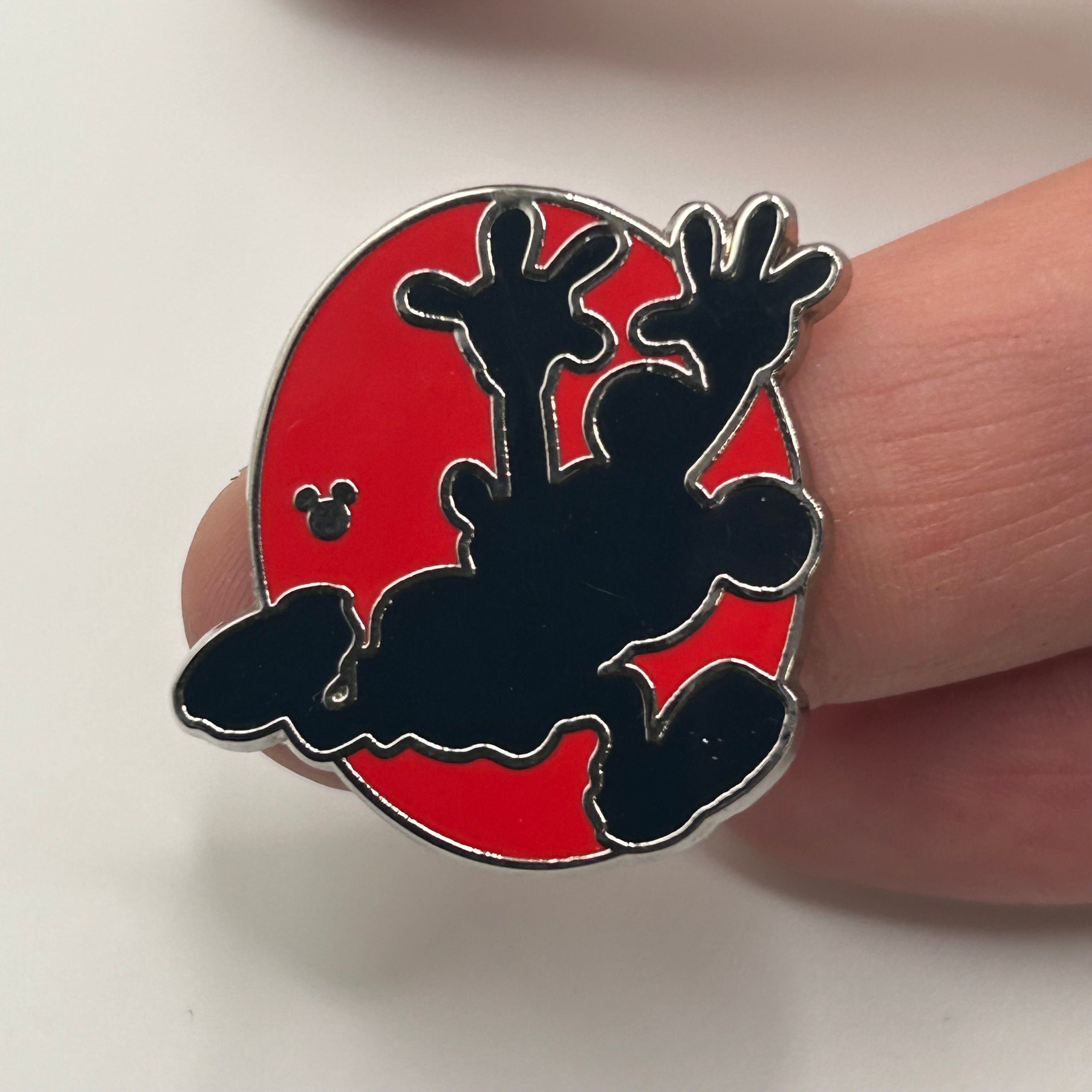 2017  - Hidden Mickey - Running Pin - Disney Pin