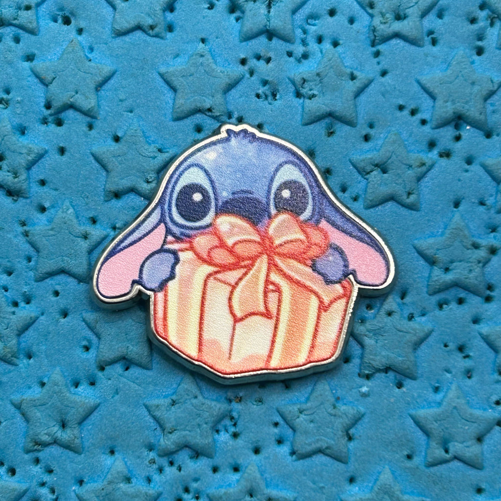 Lilo and Stitch - Stitch with Present - Disney Pin