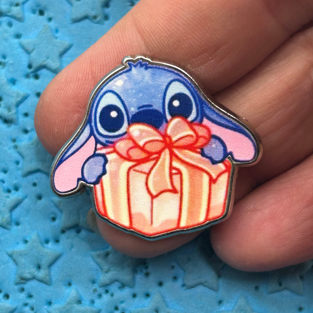 Lilo and Stitch - Stitch with Present - Disney Pin