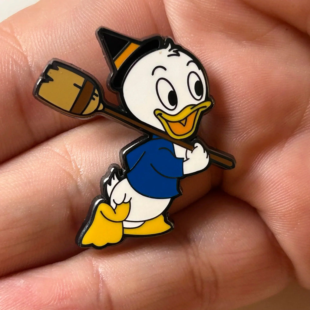 Loungefly - Dewey on a Broom - Halloween - Mystery Series - Disney Pin