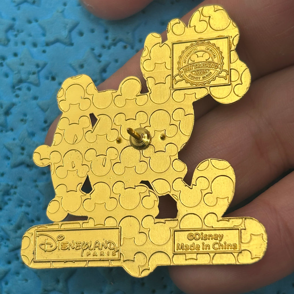 2023 - Mickey - Newport Bay Club - Disney Pin
