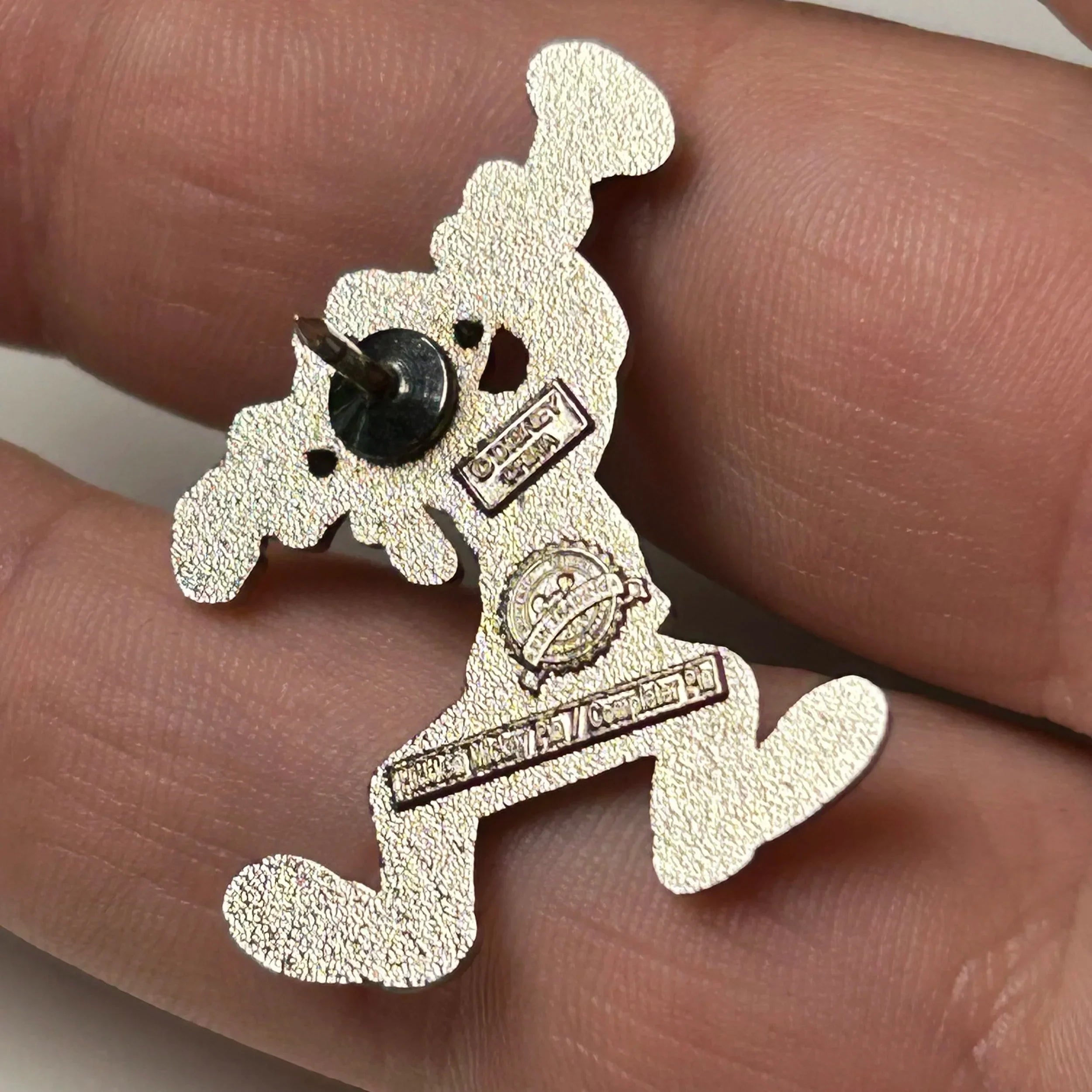 2010 - Goofy - Scoop and Friends - Hidden Mickey - Completer - Disney Pin