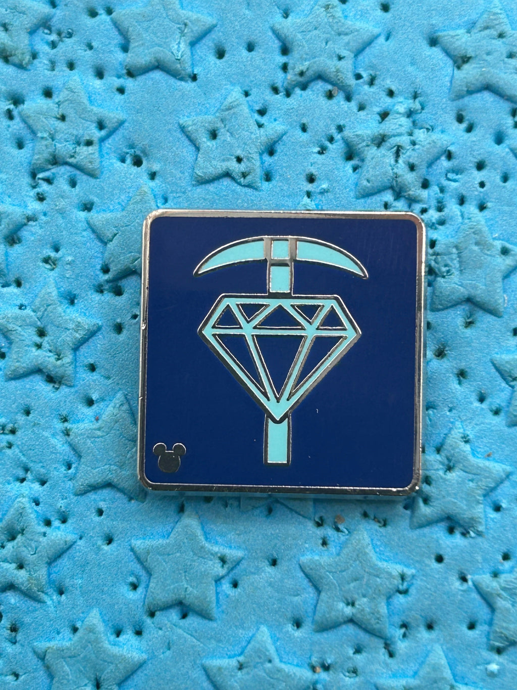 2016 - Pickaxe and Diamond - Hidden Mickey - Disney Pin