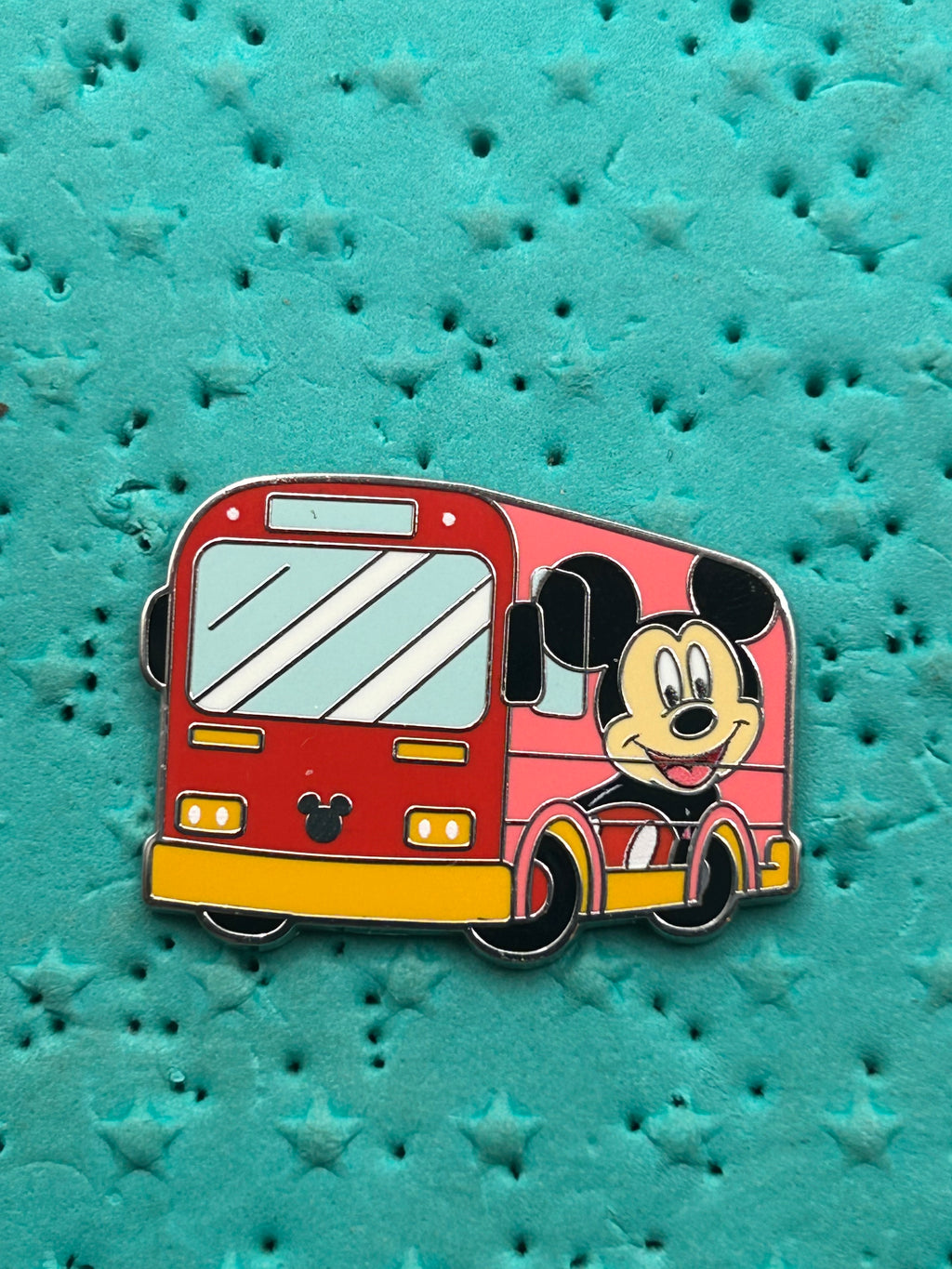 2026 - Mickey Mouse - Bus - Hidden Disney - Disney Pin
