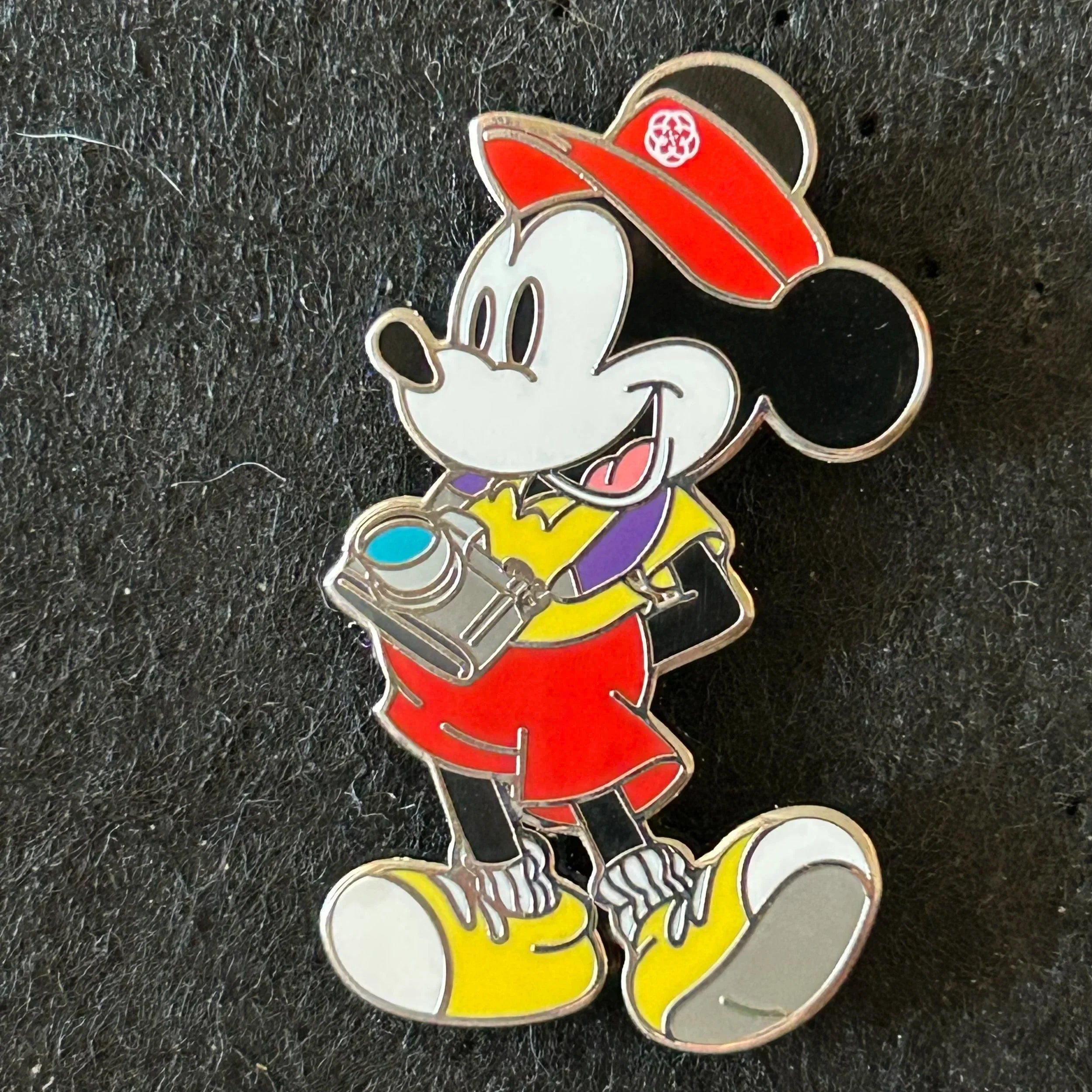 2025 - Mickey Mouse - Tourist - Epcot Series - Disney Pin