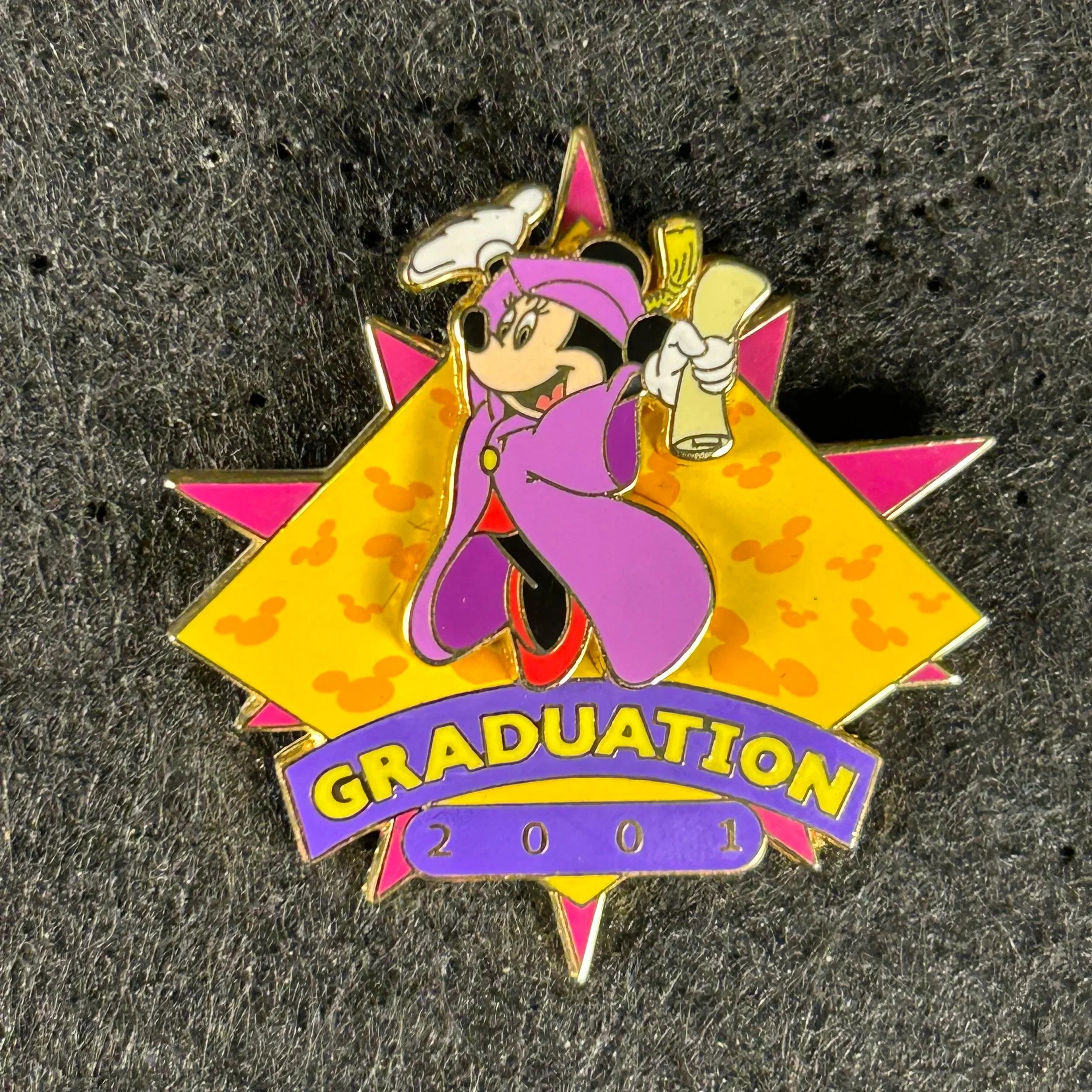 2001 - Minnie Mouse - Graduation - LE 5,000 - Disney Pin