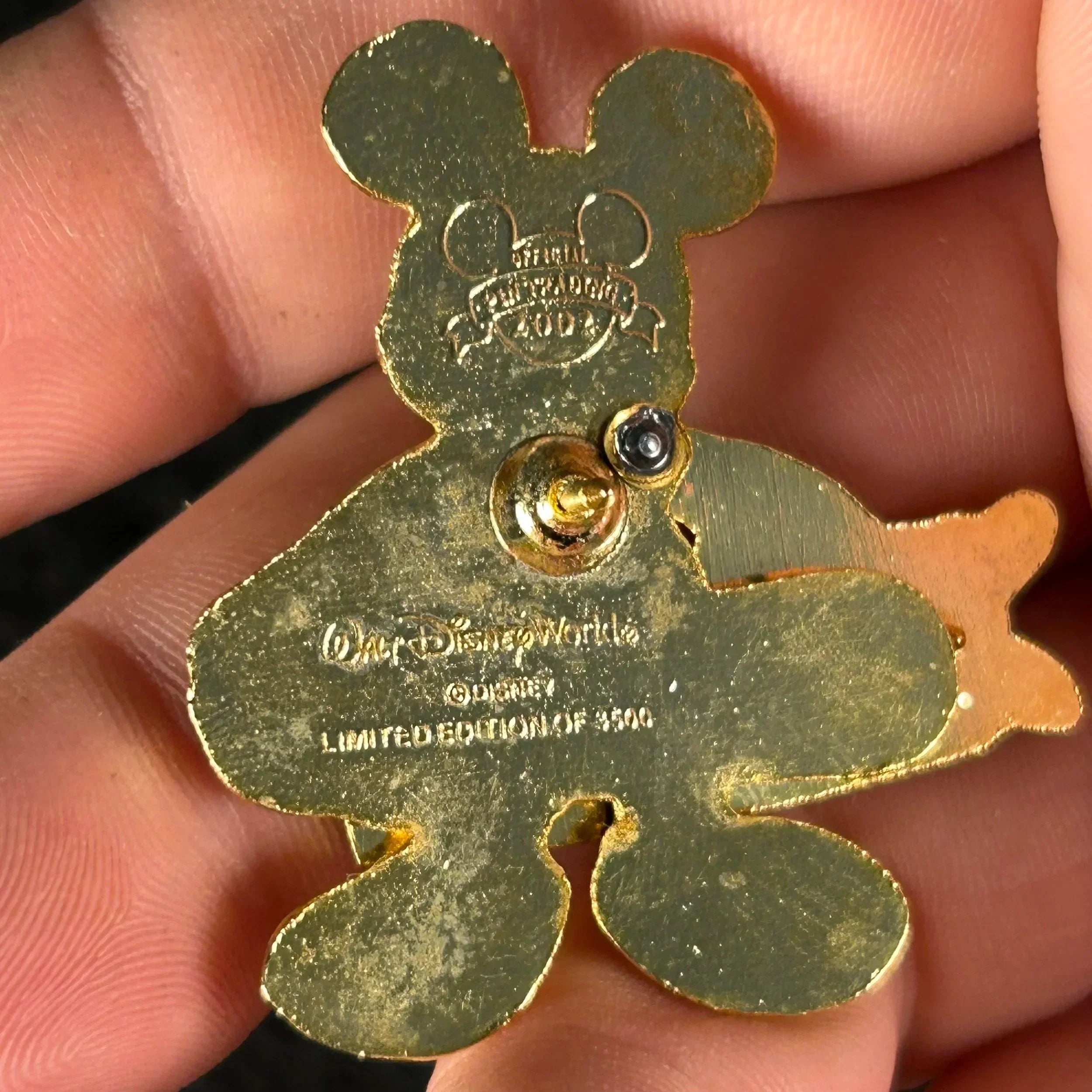2002 - Mickey Mouse - Skateboard - Christmas Present - Slider - LE 3,500 - Disney Pin