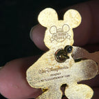 2002 - Mickey Mouse - Skateboard - Christmas Present - Slider - LE 3,500 - Disney Pin