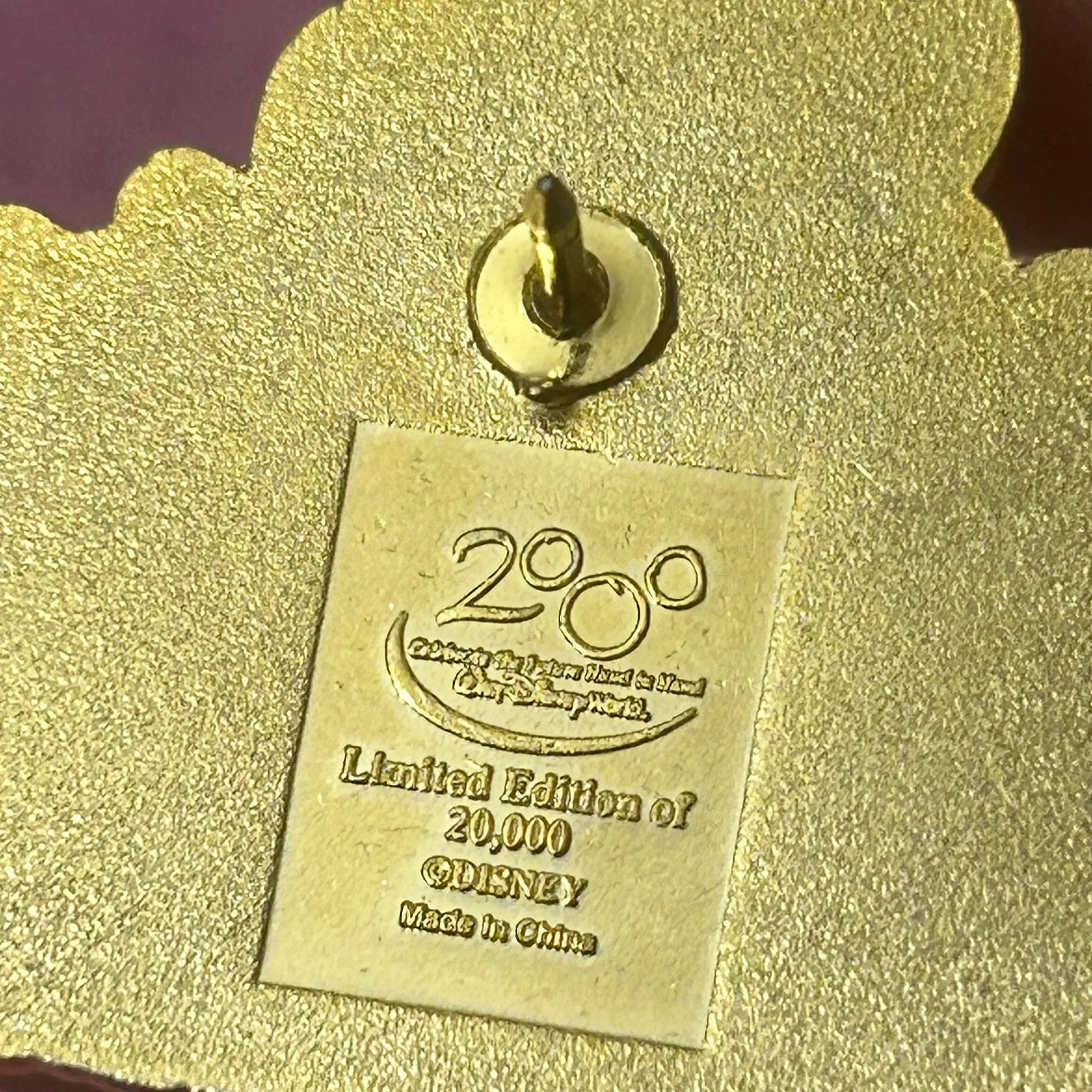 2000 - Winnie The Pooh - Easter Bunny - Limited Edition 20,000 - Pin