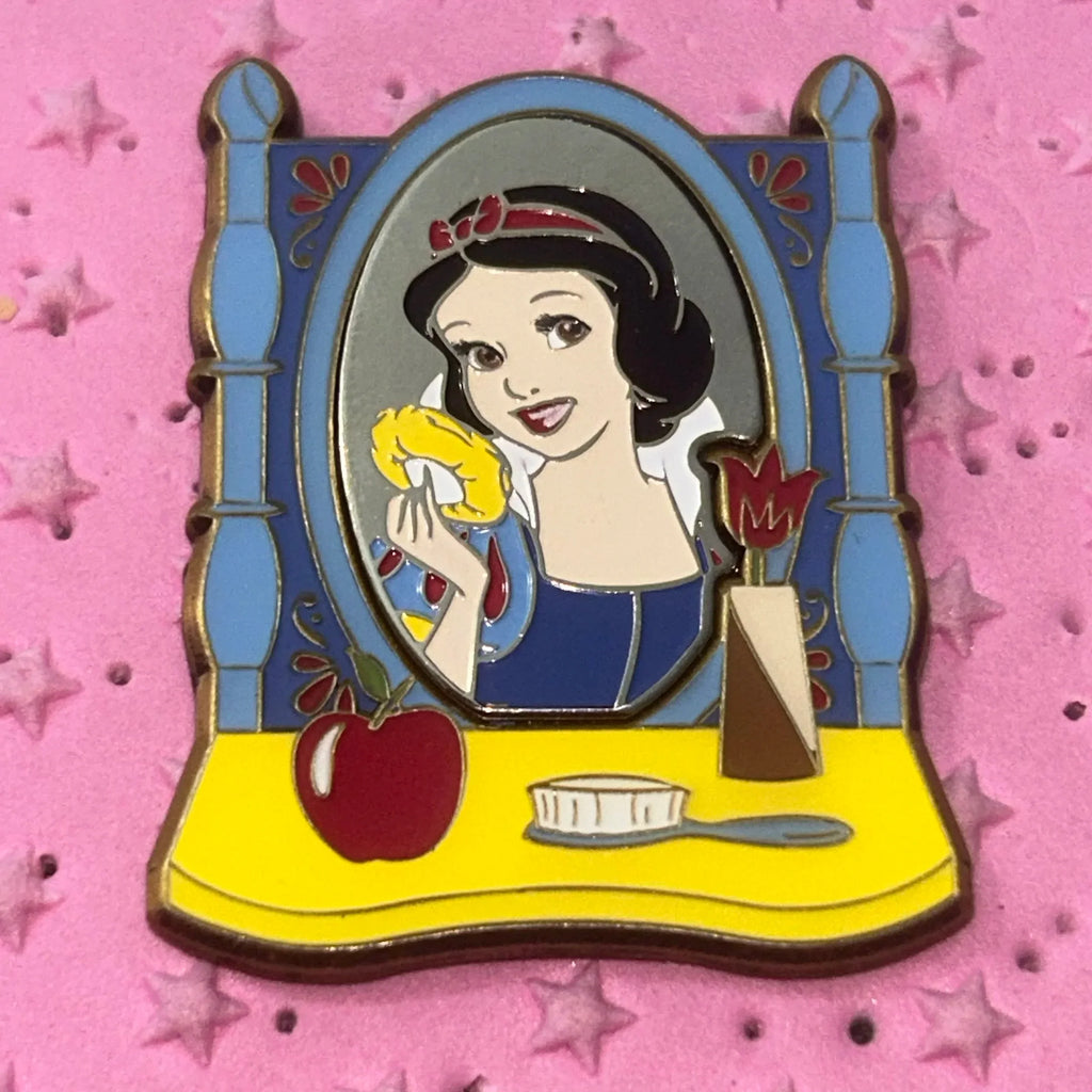 Loungefly - Snow White - Princess Vanity - Disney Pin